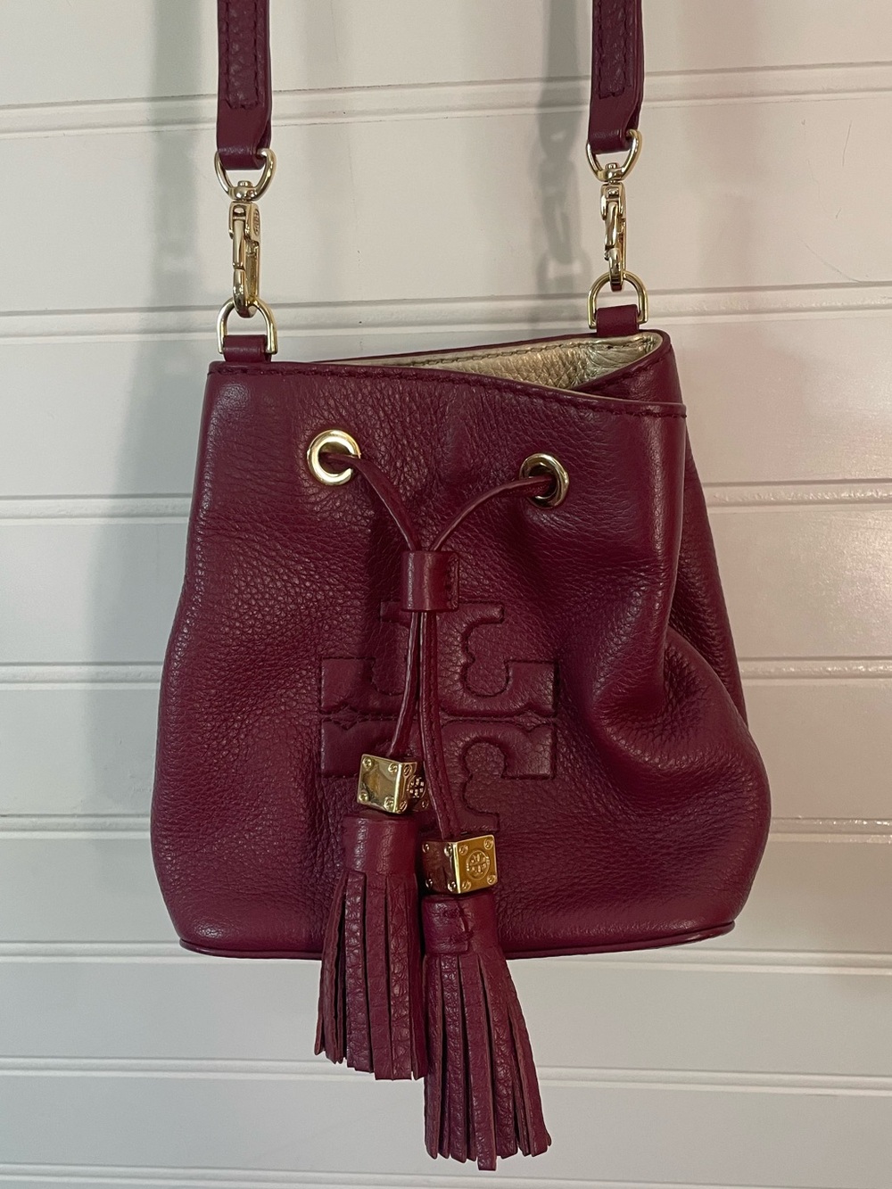 Tory Burch Thea Mini Crossbody Bucket Purse Cabernet Burgundy